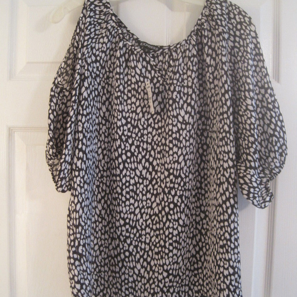 Express Tops - EXPRESS BLACK AND WHITE COLD SHOULDER TOP